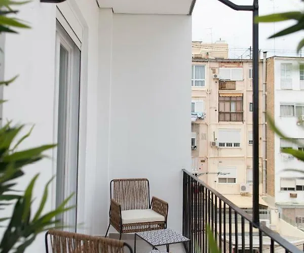 Florit Flats - Chic And In A Lively But Quiet Area Walking Distance Lejlighed