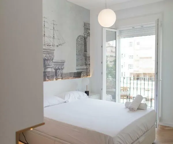 Florit Flats - Chic And In A Lively But Quiet Area Walking Distance *